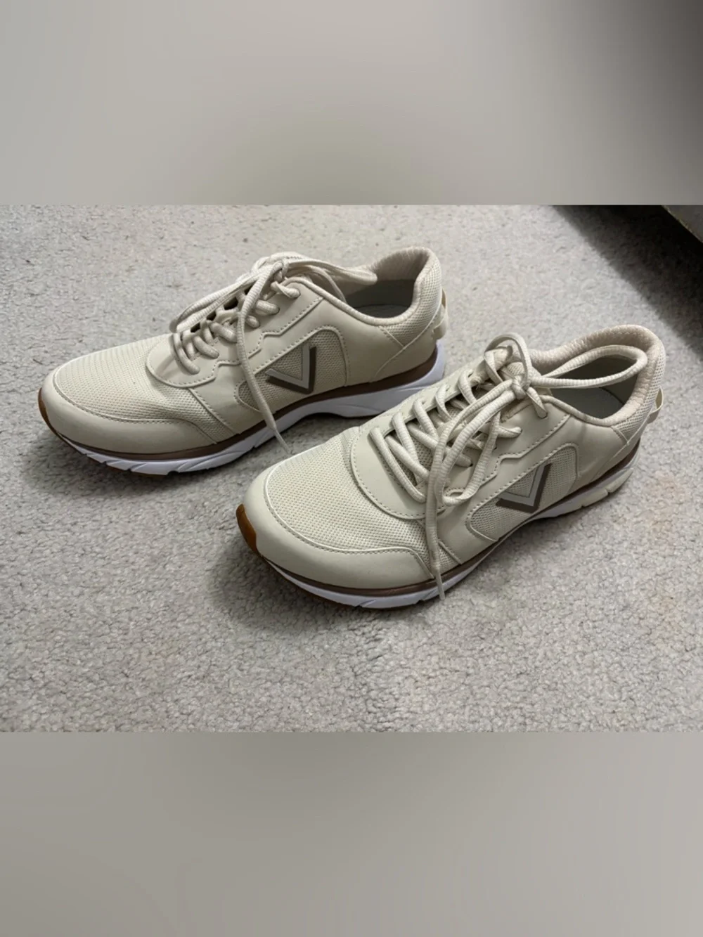 Vionic “Paige” sneakers - Picture 2 of 8